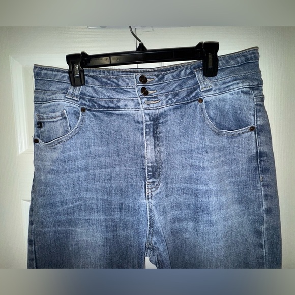 Kancan 3 button high rise Jeans. Size jr 15/31. VGUC - Picture 2 of 14